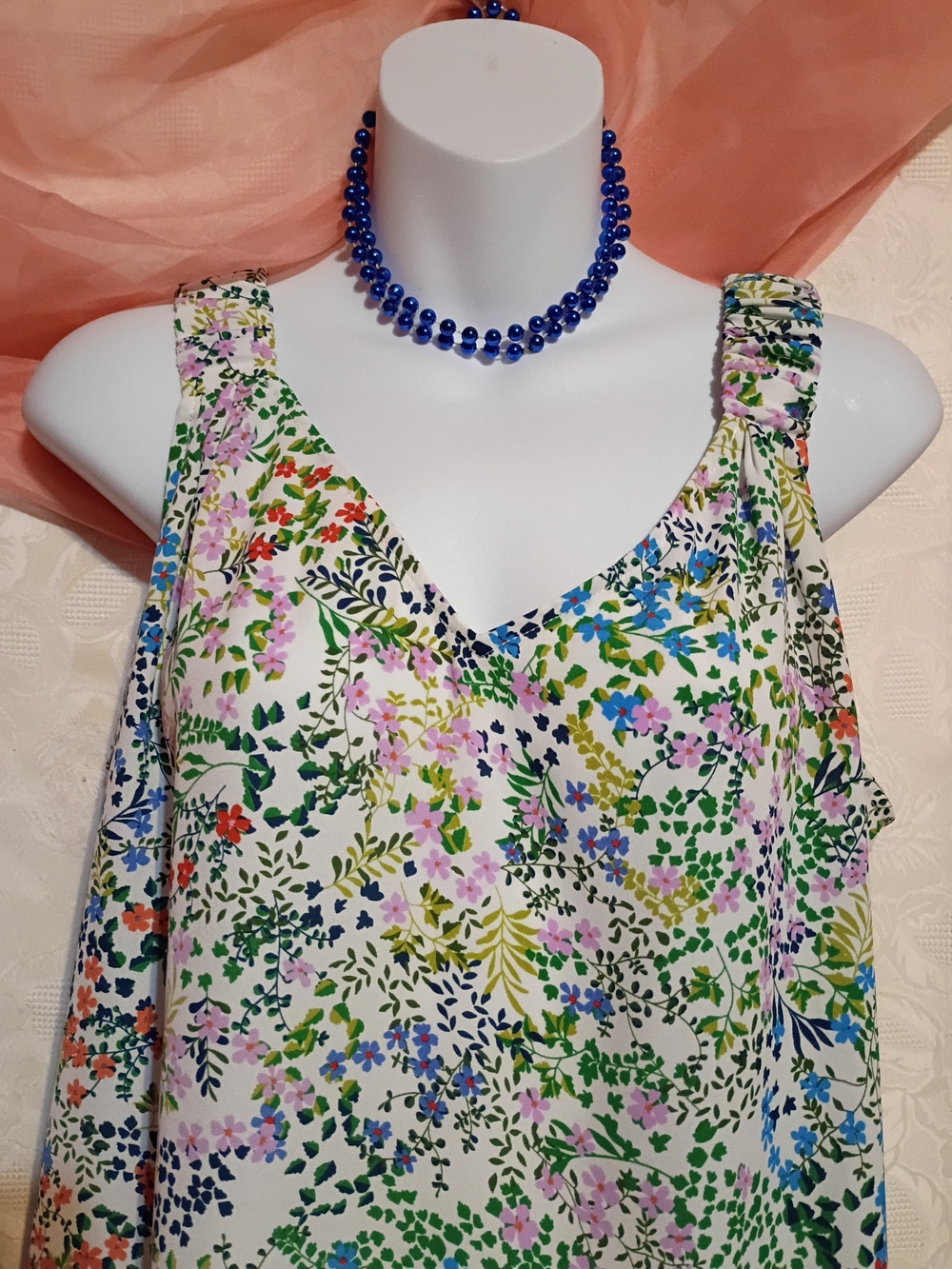 🛍️ BUNDLE ONLY🛍️CAbi White Multi Floral V-Neck Tank Top - Picture 3 of 7